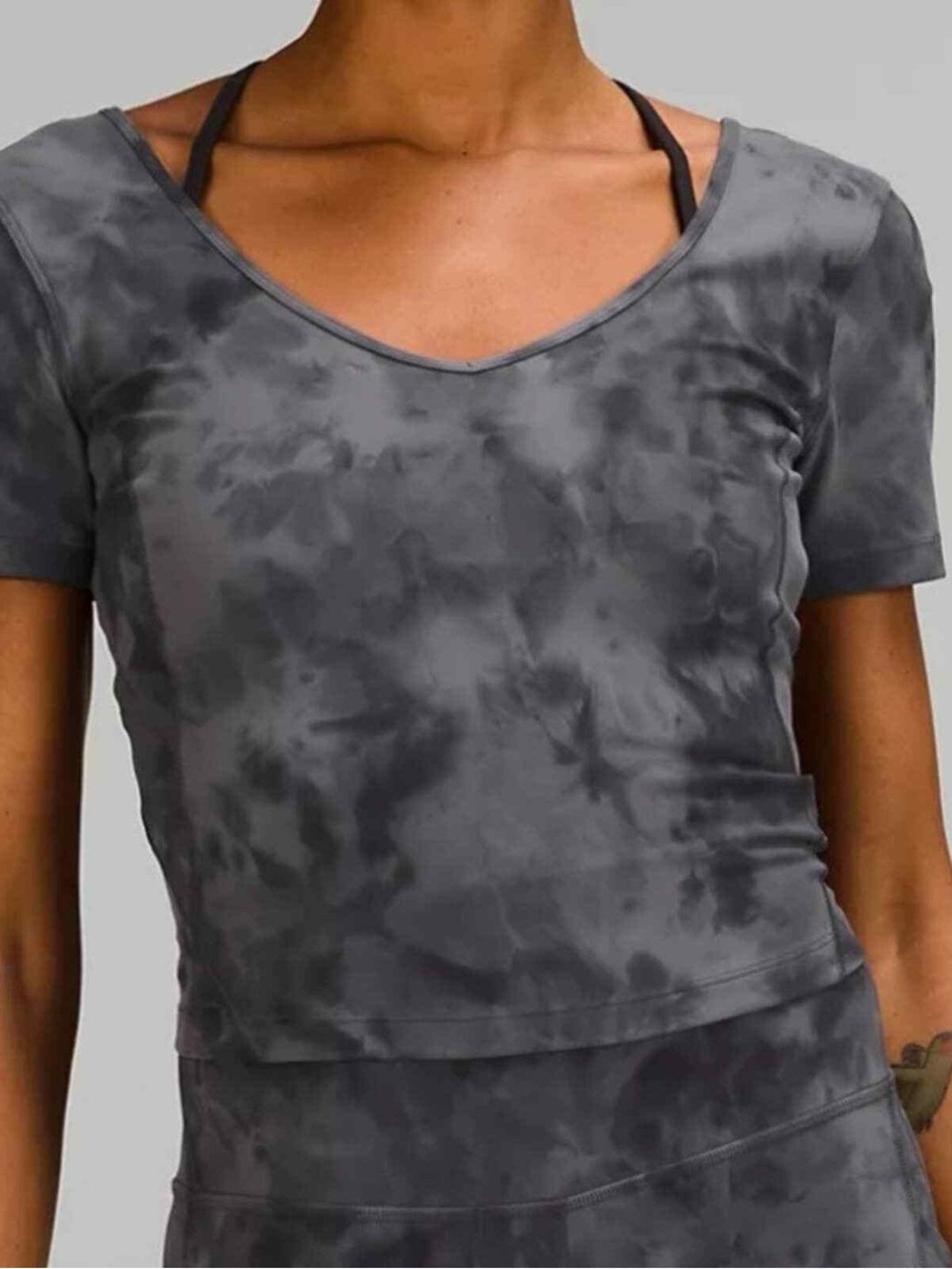lululemon athletica Women's Gray Tie-Dye V-Neck Crop Top